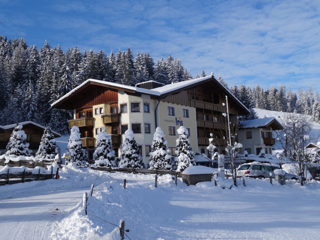 ferienhotel-iris-aussenansicht-winter-2