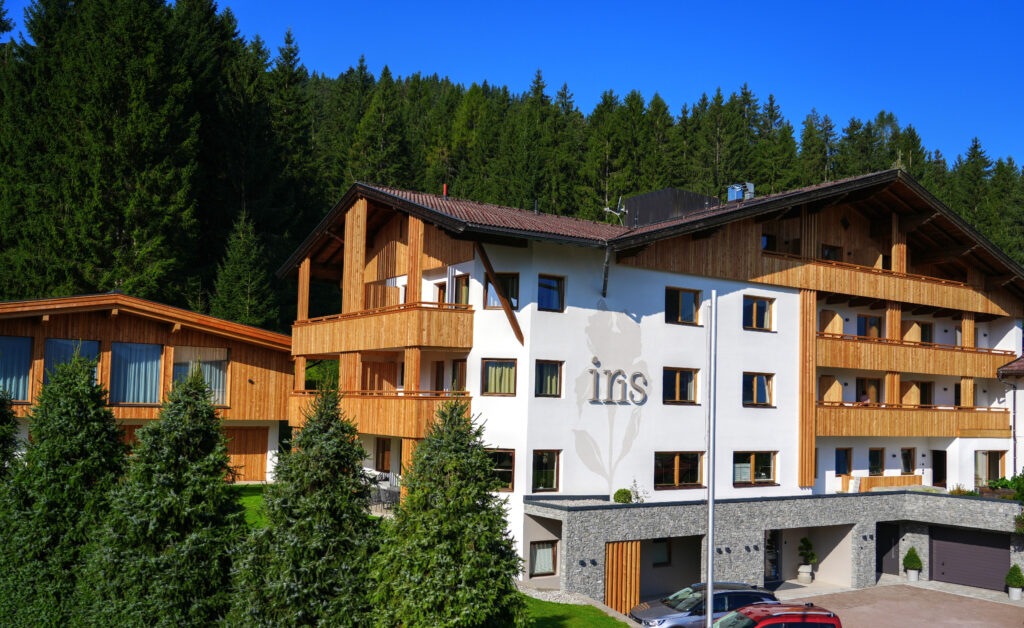 Aparthotel-Iris-Aussenansicht
