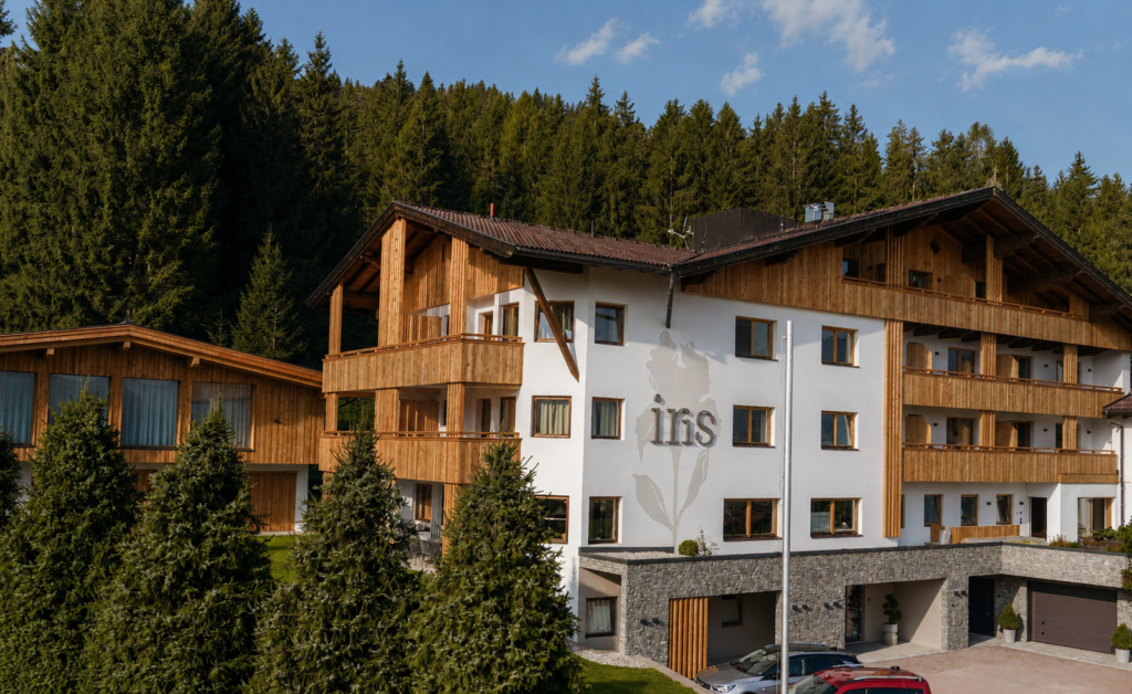 Aparthotel Iris Aussenansicht 2025 Sommer