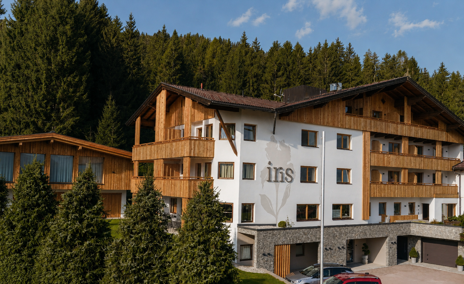 Aparthotel Iris - Aussenansicht 2025 Sommer